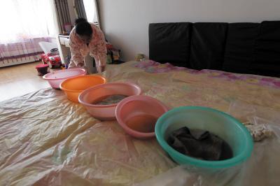 富蕴楼上漏水，住户失联，小区没物管，业主维权难！律师来支招……